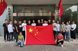 我和國(guó)旗合個(gè)影，我對(duì)祖國(guó)說(shuō)句話——皖創(chuàng)投資集團(tuán)開(kāi)展“我和我的祖國(guó)”主題活動(dòng)